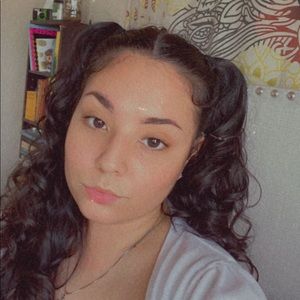 Meet your Posher, Monique